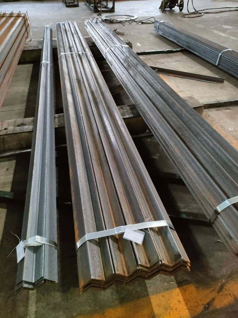 black powder coated angle iron (11)(001)